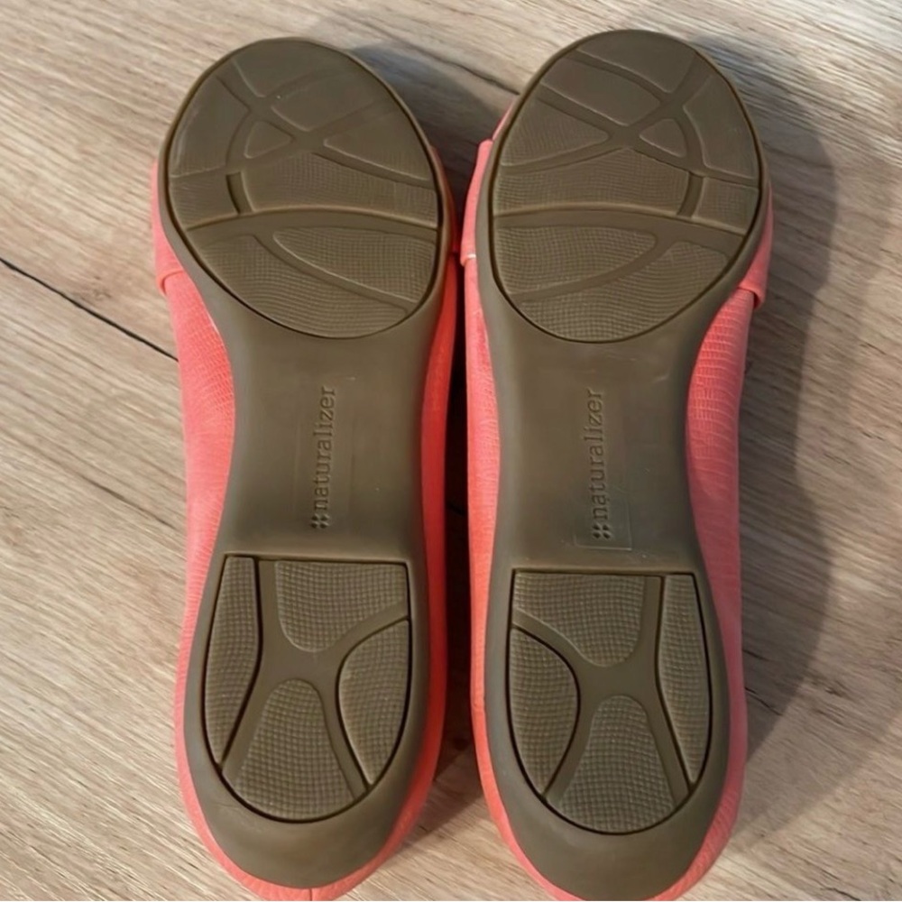 Naturalizer Slip On Flats Loafers Coral Embellished 7.5 - Picture 6 of 7